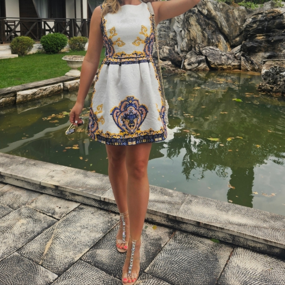 White and gold Jacquard Print vintage dress